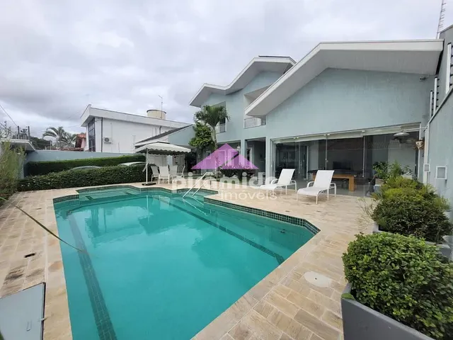 Casa com 500m² 3 quartos e 5 banheiros, à venda, no bairro Jardim Siesta em Jacareí