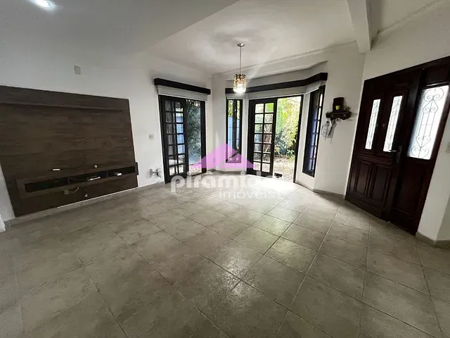 Casa com 252m² 4 quartos e 3 banheiros, à venda, no bairro Urbanova em São José dos Campos