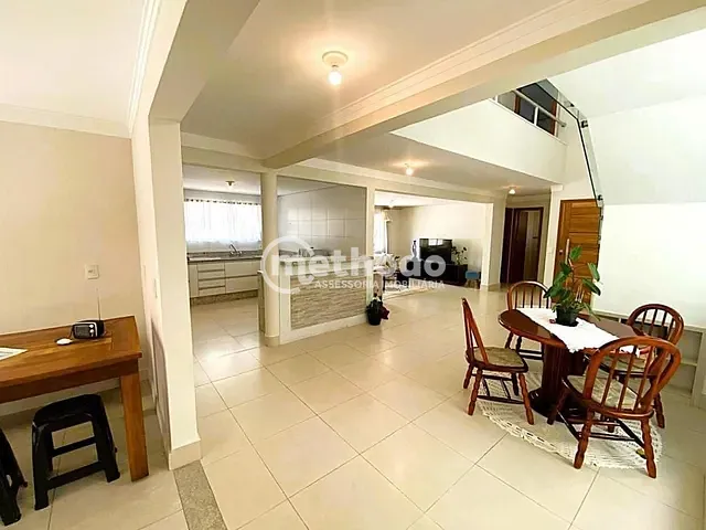 Casa com 402m² 3 quartos e 5 banheiros, à venda, no bairro Chácara das Nações em Valinhos