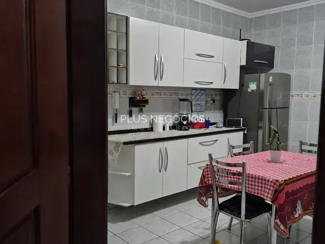 Casa com 174m² 4 quartos e 3 banheiros, à venda, no bairro Vila Haro em Sorocaba
