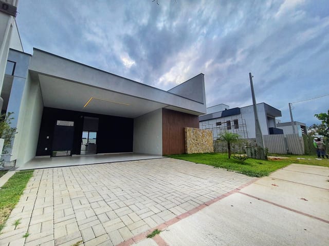 Casa com 286m² 3 quartos e 1 banheiro, à venda, no bairro Jardim Marlene Miranda em Taubaté