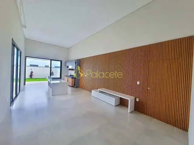 Casa com 286m² 3 quartos e 1 banheiro, à venda, no bairro Jardim Marlene Miranda em Taubaté