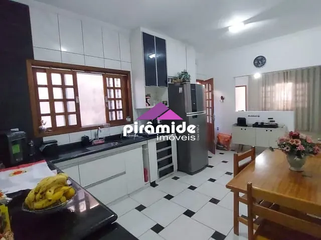 Casa com 250m² 3 quartos e 2 banheiros, à venda, no bairro Vila Maria em São José dos Campos