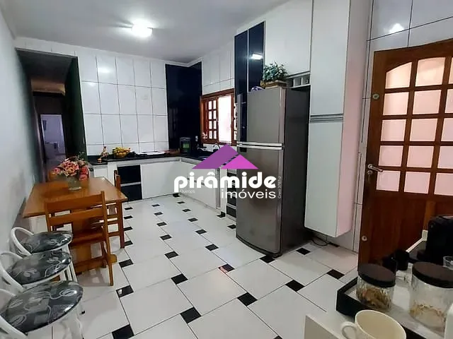 Casa com 250m² 3 quartos e 2 banheiros, à venda, no bairro Vila Maria em São José dos Campos