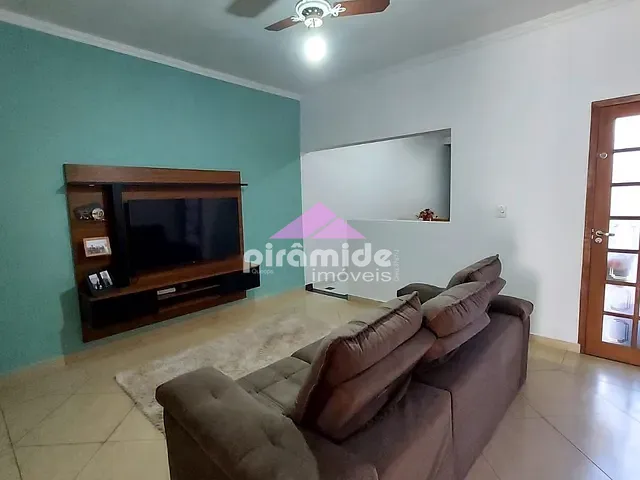 Casa com 250m² 3 quartos e 2 banheiros, à venda, no bairro Vila Maria em São José dos Campos