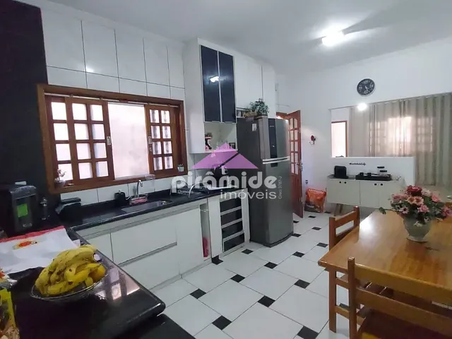 Casa com 250m² 3 quartos e 2 banheiros, à venda, no bairro Vila Maria em São José dos Campos