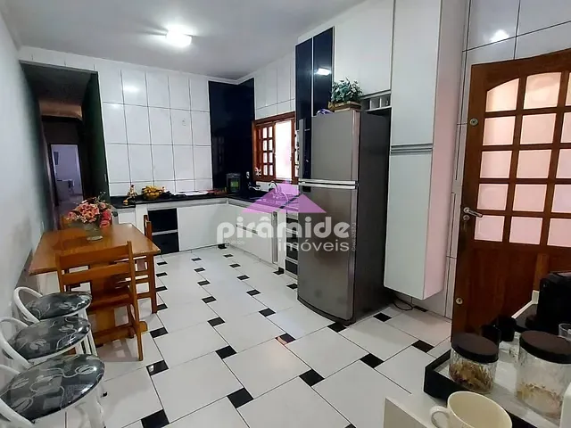 Casa com 250m² 3 quartos e 2 banheiros, à venda, no bairro Vila Maria em São José dos Campos