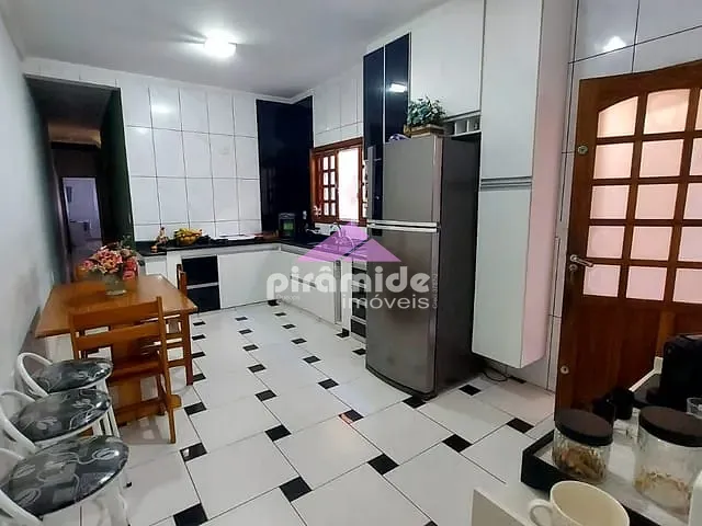 Casa com 250m² 3 quartos e 2 banheiros, à venda, no bairro Vila Maria em São José dos Campos