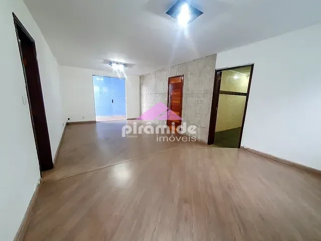 Casa com 350m² 3 quartos e 2 banheiros, à venda, no bairro Jardim Satélite em São José dos Campos