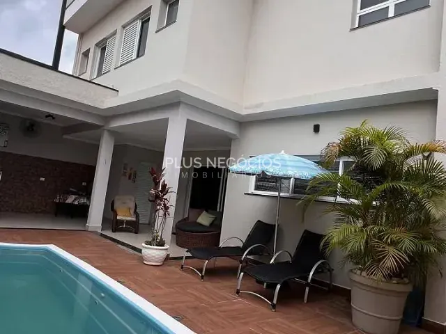 Casa com 300m² 3 quartos e 4 banheiros, à venda, no bairro Aparecidinha em Sorocaba