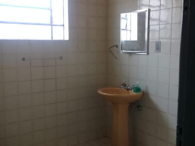 Casa com 250m² 3 quartos e 2 banheiros, à venda, no bairro Quadra Coberta em Pindamonhangaba