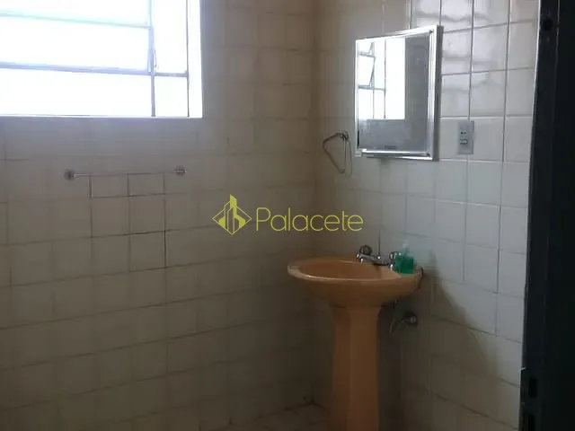 Casa com 250m² 3 quartos e 2 banheiros, à venda, no bairro Quadra Coberta em Pindamonhangaba