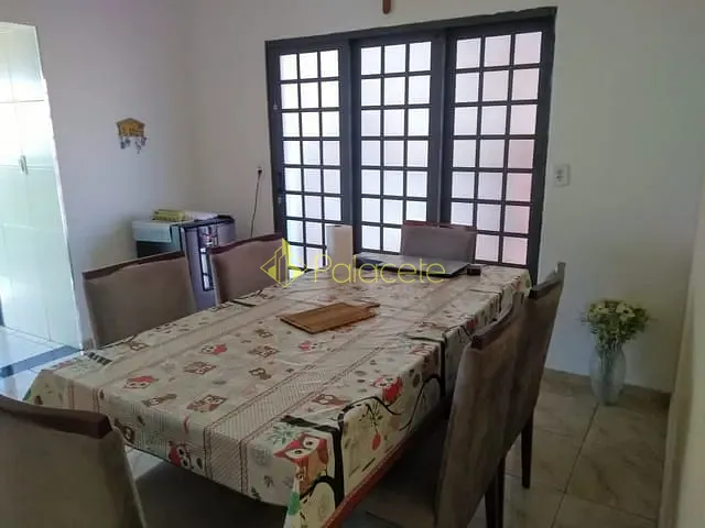 Casa com 262m² 2 quartos e 2 banheiros, à venda, no bairro Mantiqueira em Pindamonhangaba