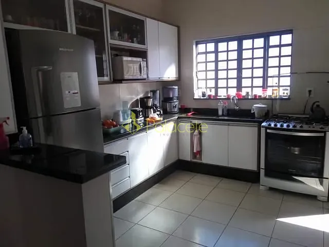 Casa com 262m² 2 quartos e 2 banheiros, à venda, no bairro Mantiqueira em Pindamonhangaba