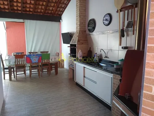 Casa com 262m² 2 quartos e 2 banheiros, à venda, no bairro Mantiqueira em Pindamonhangaba