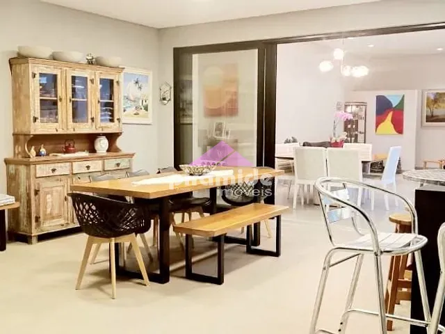 Casa com 450m² 3 quartos e 4 banheiros, à venda, no bairro Urbanova em São José dos Campos