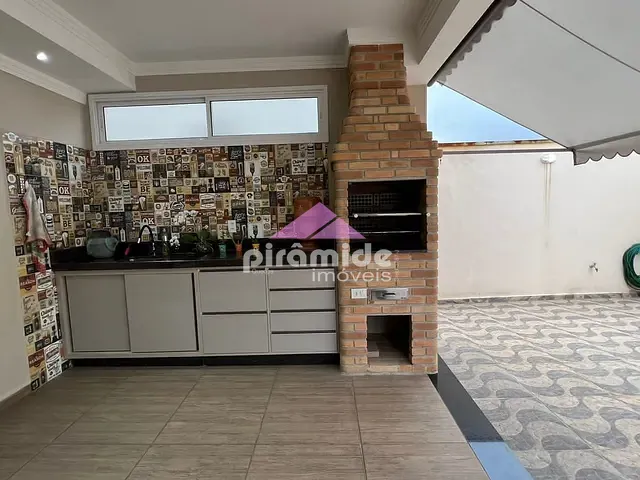 Casa com 250m² 4 quartos e 5 banheiros, à venda, no bairro Parque Residencial Maria Elmira em Caçapava