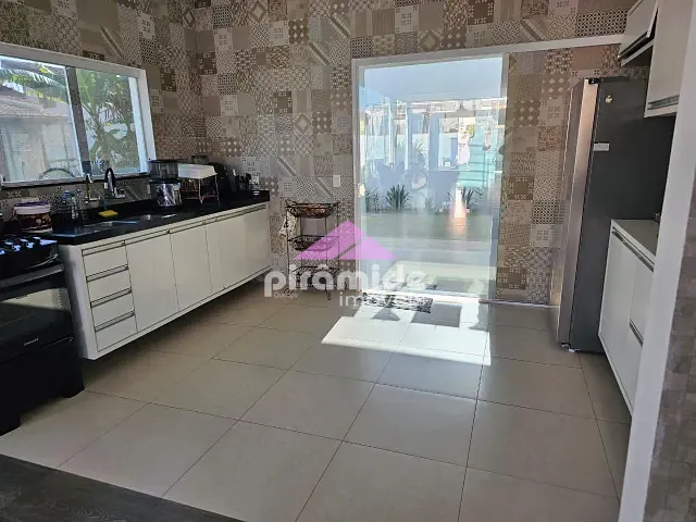 Casa com 300m² 4 quartos e 3 banheiros, à venda, no bairro Portal do Patrimonium em Caraguatatuba