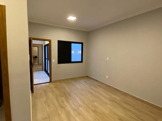 Casa 2 quartos e 3 banheiros, à venda, no bairro Vila Prado em Pindamonhangaba