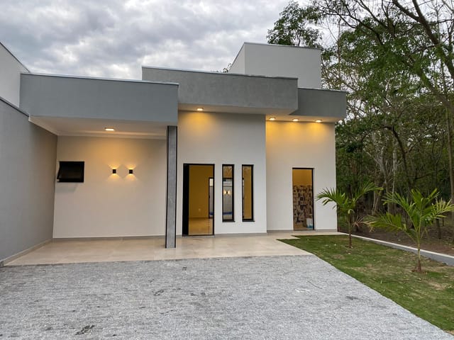 Casa 2 quartos e 3 banheiros, à venda, no bairro Vila Prado em Pindamonhangaba