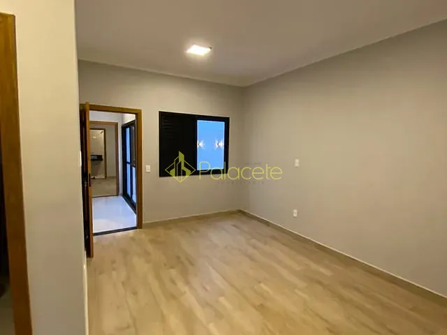 Casa 2 quartos e 3 banheiros, à venda, no bairro Vila Prado em Pindamonhangaba