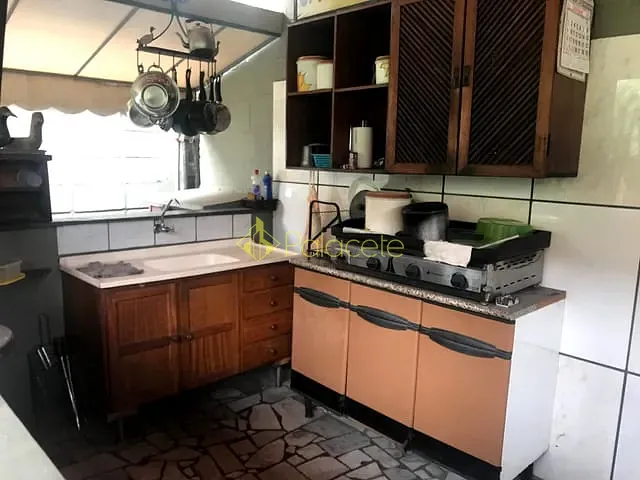 Casa com 250m² 2 quartos e 2 banheiros, à venda, no bairro Conjunto Residencial Araretama em Pindamonhangaba