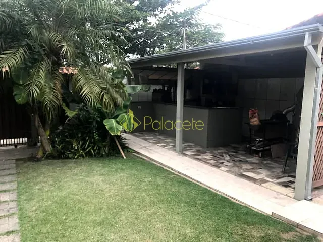 Casa com 250m² 2 quartos e 2 banheiros, à venda, no bairro Conjunto Residencial Araretama em Pindamonhangaba