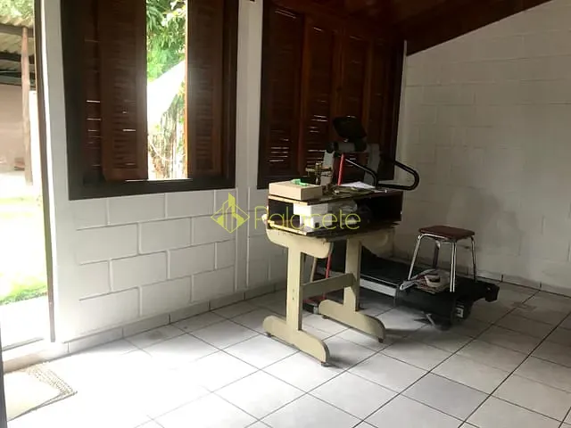 Casa com 250m² 2 quartos e 2 banheiros, à venda, no bairro Conjunto Residencial Araretama em Pindamonhangaba