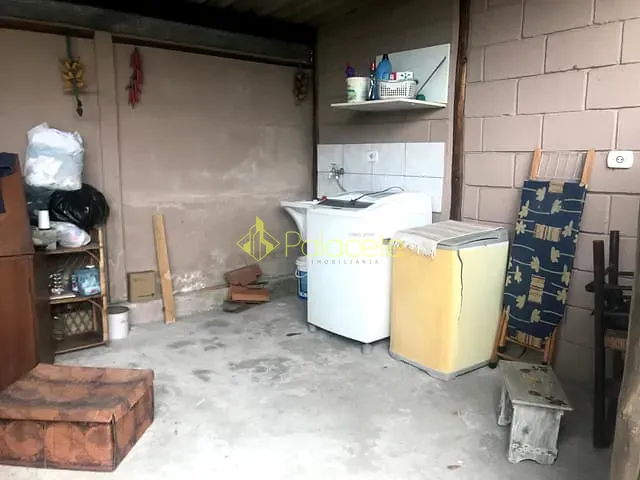 Casa com 250m² 2 quartos e 2 banheiros, à venda, no bairro Conjunto Residencial Araretama em Pindamonhangaba