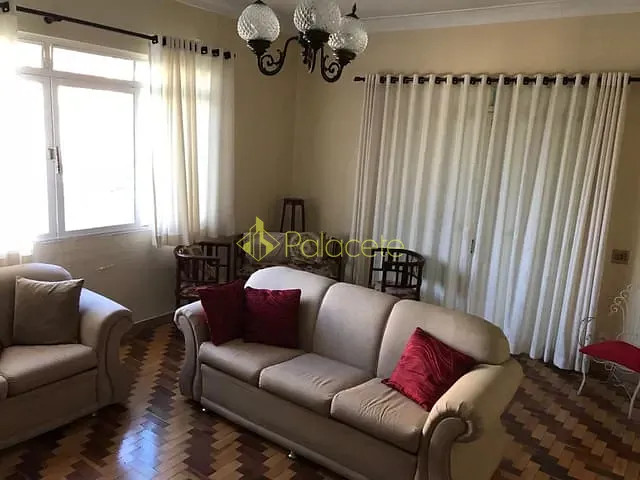 Casa com 392m² 3 quartos e 1 banheiro, à venda, no bairro Centro em Aparecida