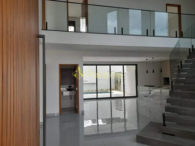 Casa com 340m² 4 quartos e 5 banheiros, à venda, no bairro Guedes em Tremembé