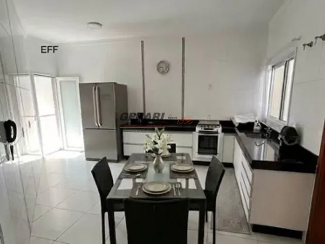 Casa com 300m² 3 quartos e 5 banheiros, à venda, no bairro Jardim Portal dos Ipês em Indaiatuba