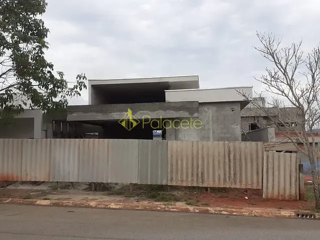Casa com 275m², à venda, no bairro Monte Belo em Taubaté