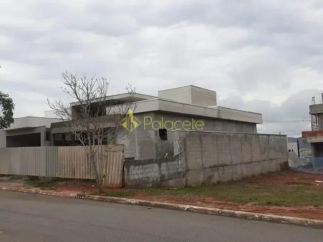 Casa com 275m², à venda, no bairro Monte Belo em Taubaté