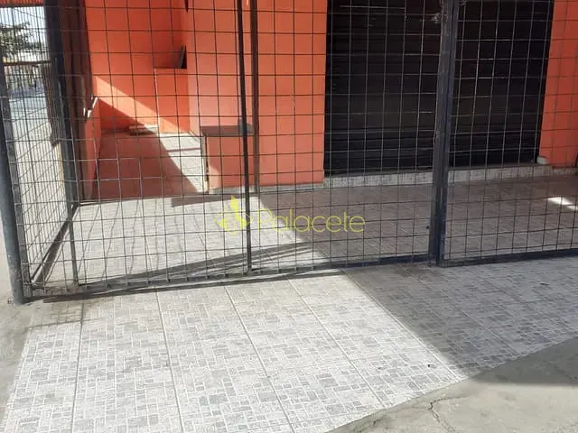 Casa com 357m² 2 quartos e 1 banheiro, à venda, no bairro Jardim Cristina em Pindamonhangaba