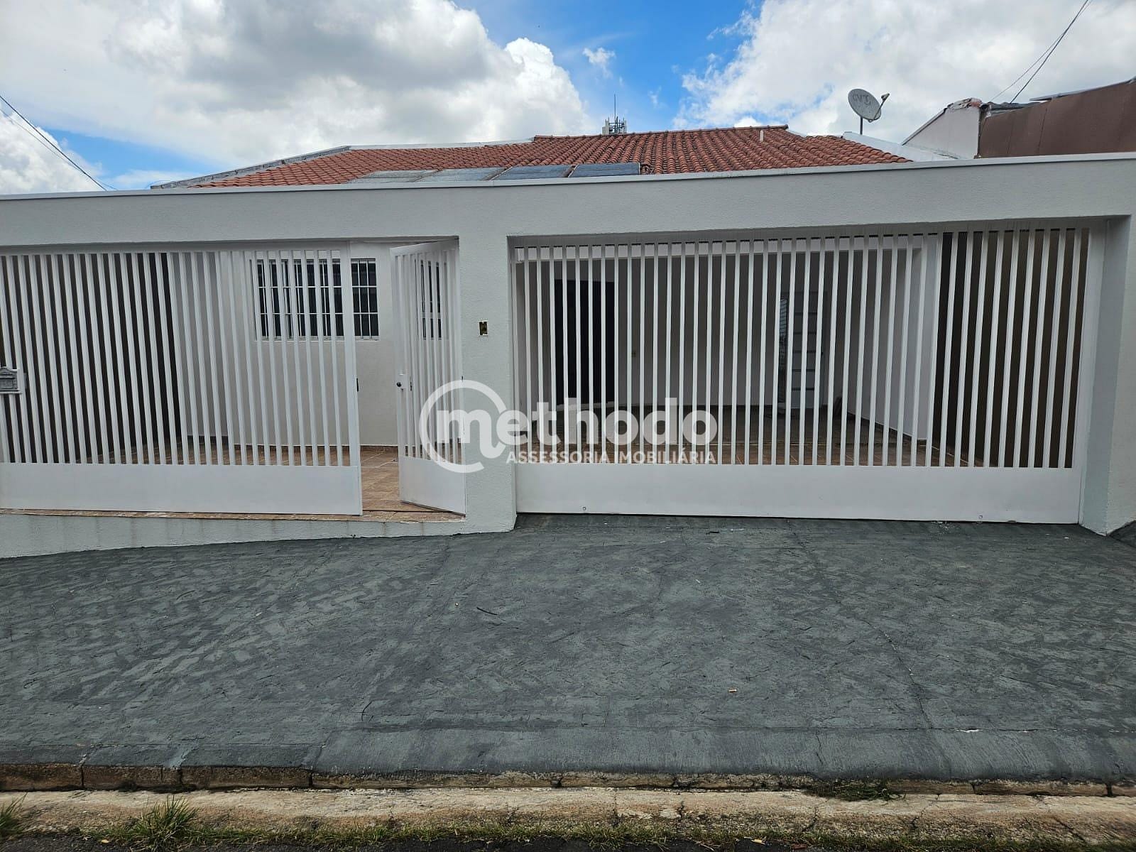 Casa, 3 quartos, 214 m² - Foto 1
