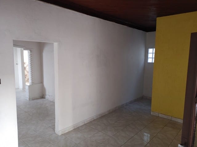 Casa com 300m² 2 quartos e 2 banheiros, à venda, no bairro Vila Jaboticabeira em Taubaté