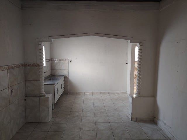 Casa com 300m² 2 quartos e 2 banheiros, à venda, no bairro Vila Jaboticabeira em Taubaté