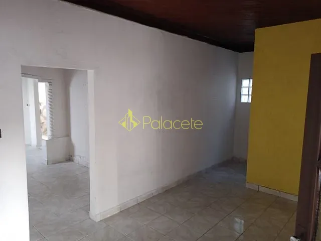 Casa com 300m² 2 quartos e 2 banheiros, à venda, no bairro Vila Jaboticabeira em Taubaté