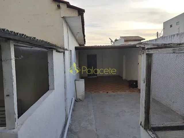 Casa com 300m² 2 quartos e 2 banheiros, à venda, no bairro Vila Jaboticabeira em Taubaté