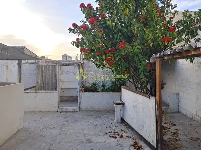 Casa com 300m² 2 quartos e 2 banheiros, à venda, no bairro Vila Jaboticabeira em Taubaté
