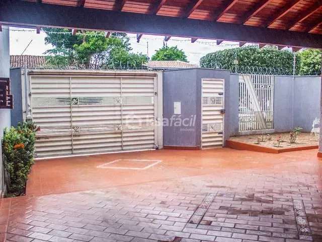 Casa com 432m² 3 quartos e 2 banheiros, à venda, no bairro Vila Taveirópolis em Campo Grande