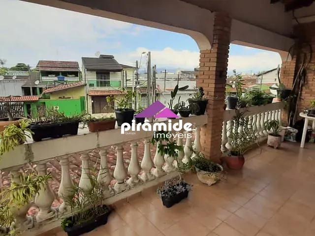 Casa com 300m² 3 quartos e 4 banheiros, à venda, no bairro Jardim Jaqueira em Caraguatatuba