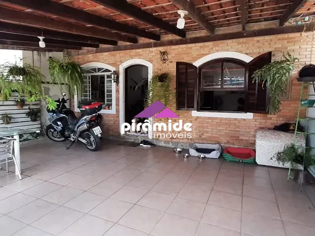 Casa com 300m² 3 quartos e 4 banheiros, à venda, no bairro Jardim Jaqueira em Caraguatatuba