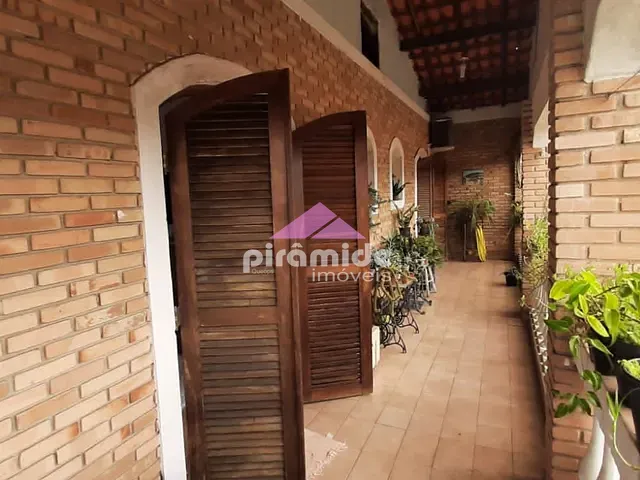 Casa com 300m² 3 quartos e 4 banheiros, à venda, no bairro Jardim Jaqueira em Caraguatatuba