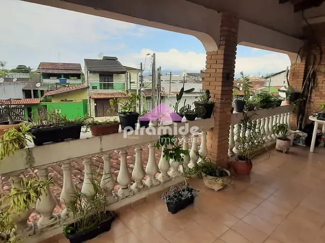 Casa com 300m² 3 quartos e 4 banheiros, à venda, no bairro Jardim Jaqueira em Caraguatatuba