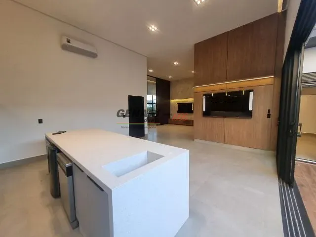 Casa com 300m² 3 quartos e 5 banheiros, à venda, no bairro Jardim Residencial Dona Lucilla em Indaiatuba