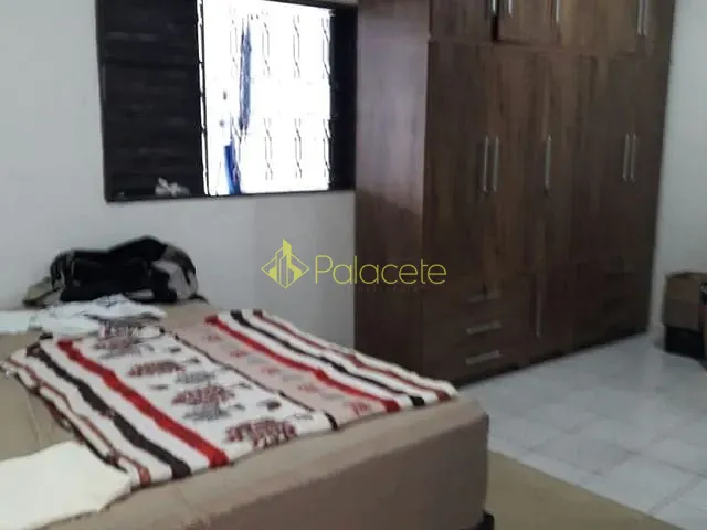 Casa com 300m² 2 quartos e 1 banheiro, à venda, no bairro Jardim Regina em Pindamonhangaba
