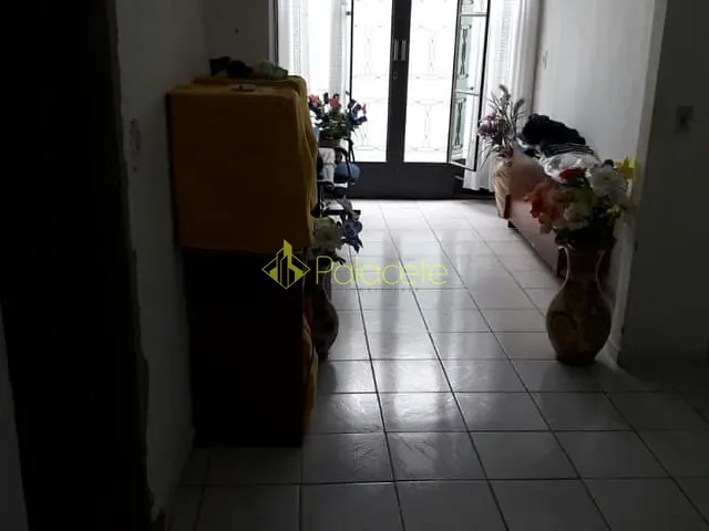 Casa com 300m² 2 quartos e 1 banheiro, à venda, no bairro Jardim Regina em Pindamonhangaba