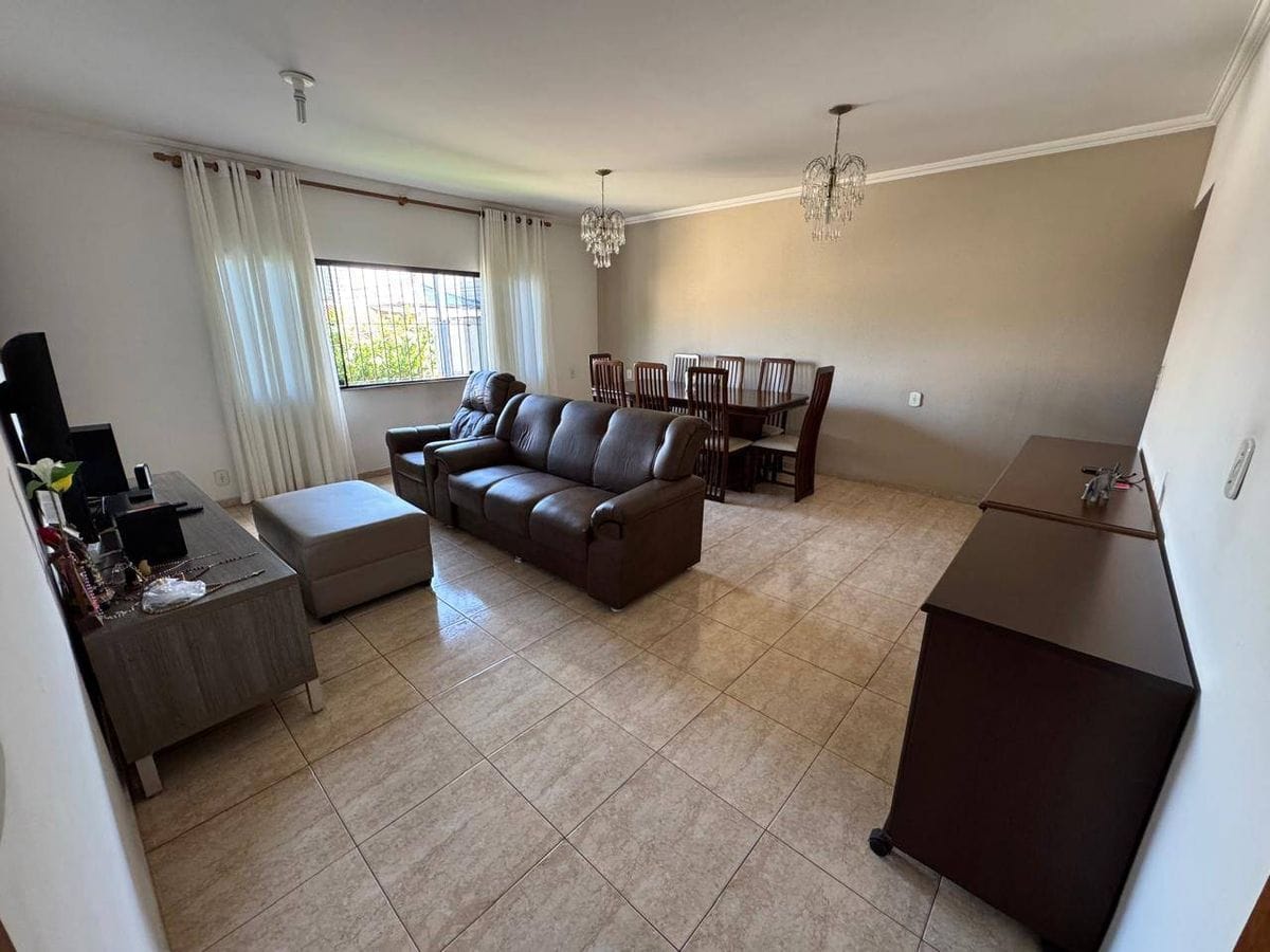 Casa Assobradada no bairro Olímpico